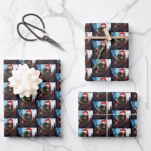 Feuille De Papier Cadeau Bigfoot effrayant de Noël Père Noël Sasquatch drôl