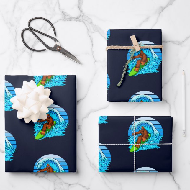 Feuille De Papier Cadeau Bigfoot Surf Riding The Waves Fun Sasquatch (Recto)