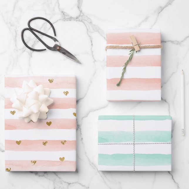Feuille De Papier Cadeau Bleu Aquarelle Baies Parties scintillant Or Coeurs (Recto)