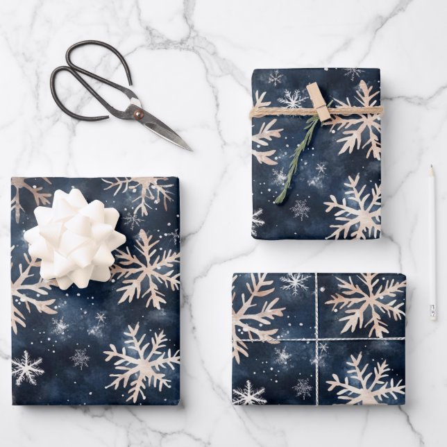 Feuille De Papier Cadeau Bleu foncé simple avec flocons de neige (Recto)