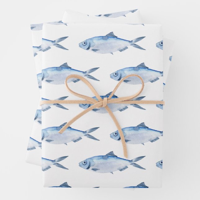 Feuille De Papier Cadeau Bleu Poisson Aquarelle Côtière (En situation)