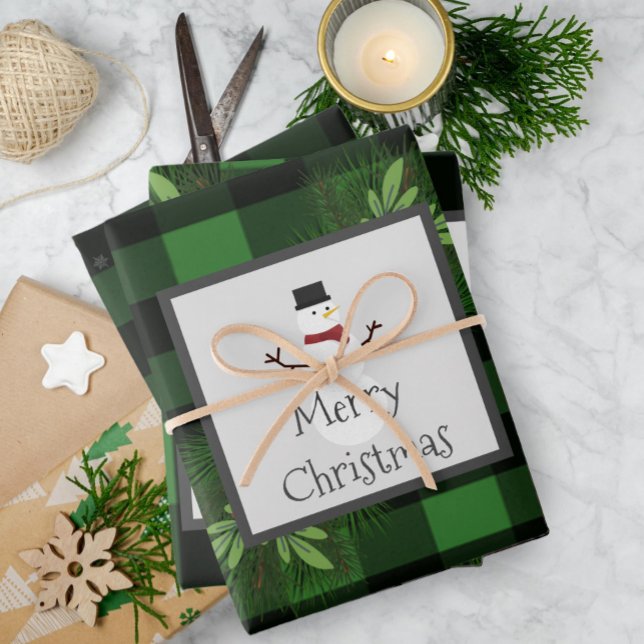 Feuille De Papier Cadeau Buffalo vert Snowman Plaid | Noir et vert (Black and Green Snowman Buffalo Plaid Wrapping Paper Sheets)