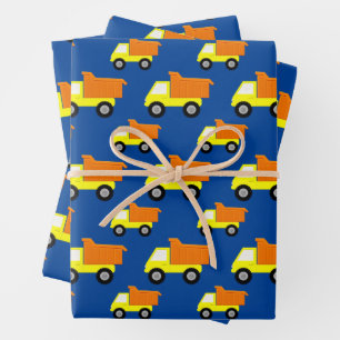 Feuille De Papier Cadeau Camion de construction jouet jaune sur fond bleu