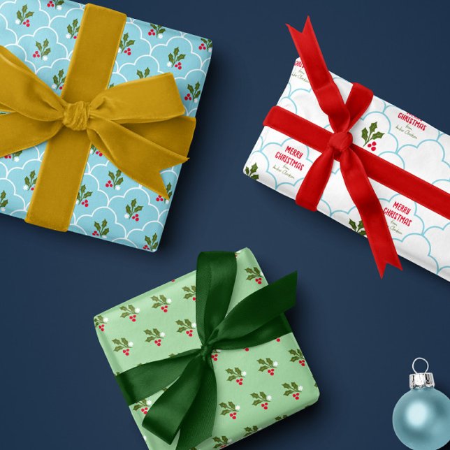 Feuille De Papier Cadeau Carrelage bleu Saint-Jacques Vêtements Noël (set of three festive Christmas gift wrapping sheets with ice blue, mint green and red text and holly)