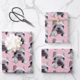 Feuille De Papier Cadeau Chien de taureaux français avec casque Illustratio
