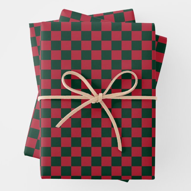 Feuille De Papier Cadeau Classic Christmas Green et Red Checkerboard (En situation)