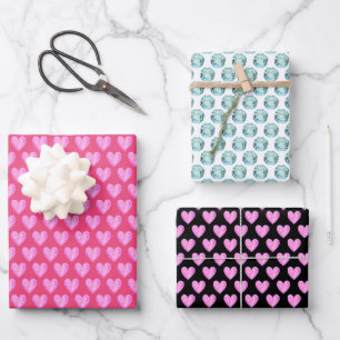 Feuille De Papier Cadeau Cœurs et Gemmes sur fond noir, rose et blanc