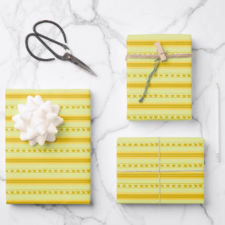 Feuille De Papier Cadeau Cœurs jaunes et jaune foncé en rayures