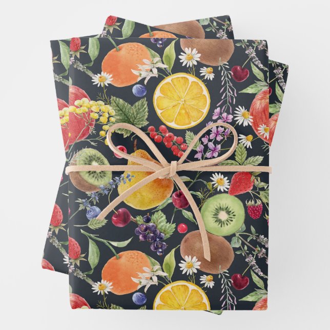Feuille De Papier Cadeau Collage coloré de fruits et d'herbes du jardin (En situation)