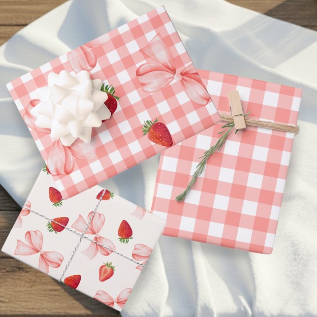 Feuille De Papier Cadeau Coquette Berry Premier Anniversaire Rouge Gingham (Coquette Berry First Birthday Red Gingham Wrapping Paper Sheets)
