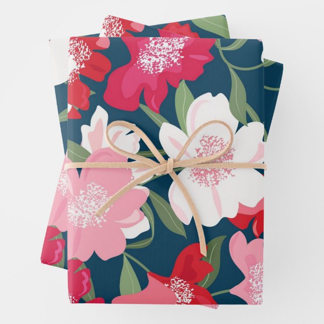 Feuille De Papier Cadeau Couleur Rouge Floral Motif Bleu (En situation)