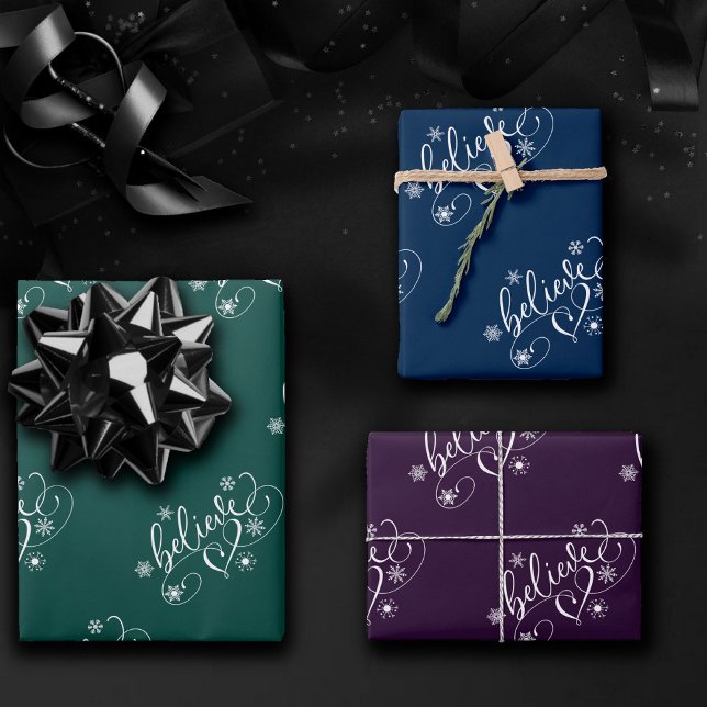 Feuille De Papier Cadeau Croire le script | Moody Jewel Tone Holiday Flourd (Créateur téléchargé)