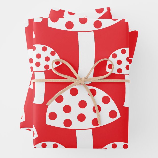 Feuille De Papier Cadeau Cute moderne rouge blanc Motif de champignons (En situation)