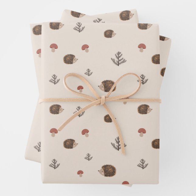 Feuille De Papier Cadeau Cute Motif forestier de Hérisson et Champignons (En situation)