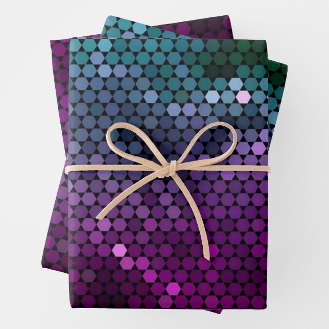 Feuille De Papier Cadeau Dégradé géométrique Hexagon violet et bleu-vert (En situation)