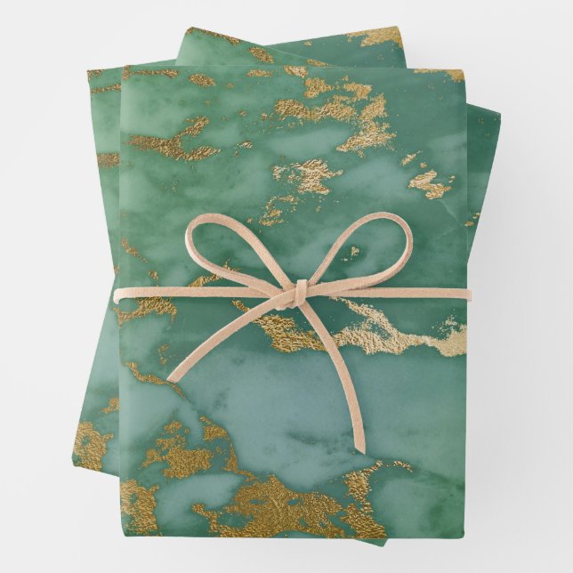 Feuille De Papier Cadeau Émeraude verte et dorée (En situation)