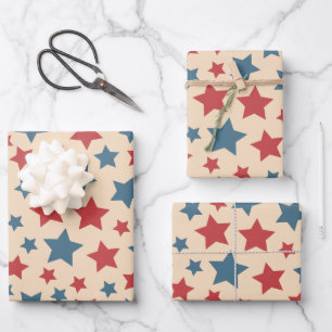 Feuille De Papier Cadeau Étoiles rouges et bleues, 4 juillet, fond beige