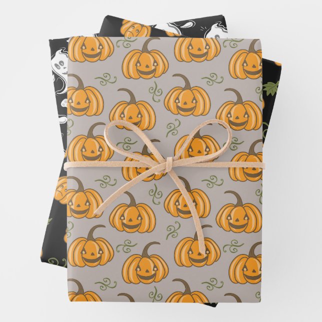 Feuille De Papier Cadeau Fantômes Motif et Citrouilles d'Halloween (En situation)