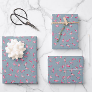Feuille De Papier Cadeau Flamants roses à l'aquarelle jetés sur fond gris-b