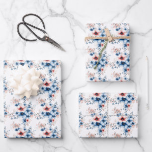 Feuille De Papier Cadeau Fleurs rouges et bleues sur fond blanc