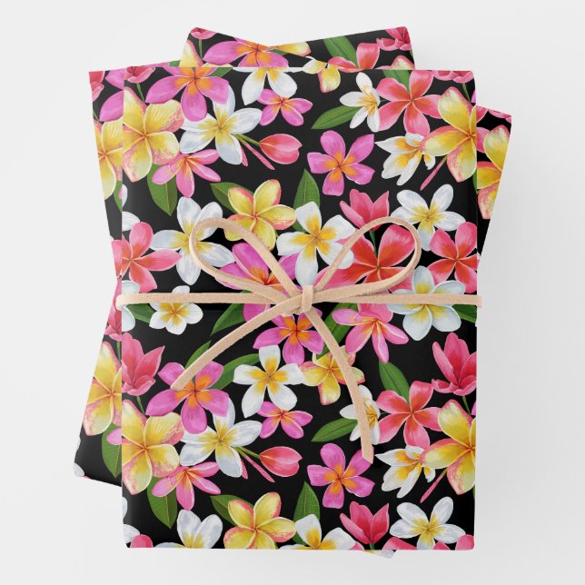 Feuille De Papier Cadeau Flore tropicale sur noir (En situation)