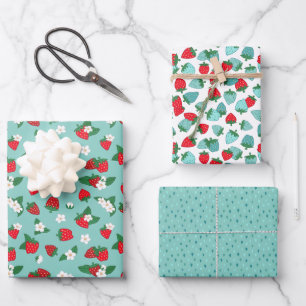 Feuille De Papier Cadeau Fraises Rouges Fleurs Blanches Motif Bleu Doux