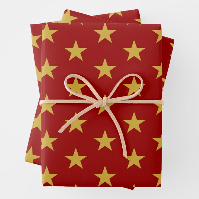 Feuille De Papier Cadeau Gold Star sur Crimson (En situation)