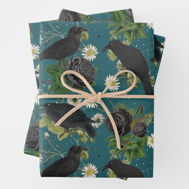 Feuille De Papier Cadeau Goth Crows et Roses noirs Profond Turquoise Motif (En situation)