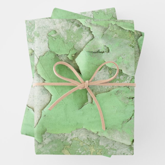 Feuille De Papier Cadeau Grunge de peinture vert fissuré Béton Texture urba (En situation)