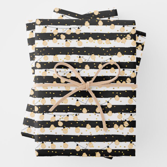 Feuille De Papier Cadeau Guirlande de lumières sur rayures blanches noires (En situation)