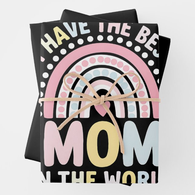 Feuille De Papier Cadeau J'Ai La Meilleure Maman Au Monde Boho Rainbow (En situation)