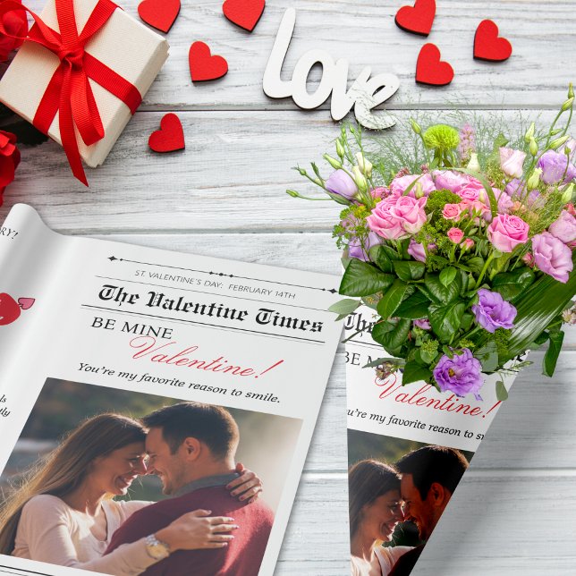 Feuille De Papier Cadeau Journal de la Saint-Valentin Notre histoire d'amou (Valentines Day Newspaper Our Love Story Red Heart Wrapping Paper Sheets)