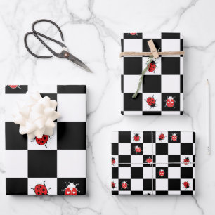 Feuille De Papier Cadeau Ladybirds sur un échiquier
