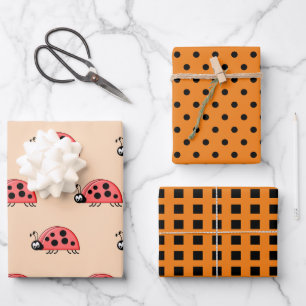 Feuille De Papier Cadeau Ladybugs orange et noir points et carré