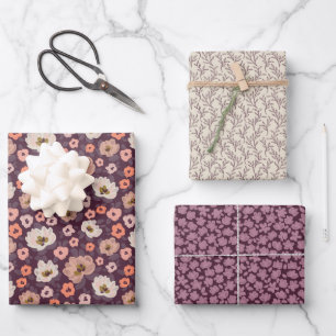Feuille De Papier Cadeau Mariage romantique et sombre avec des fleurs viole