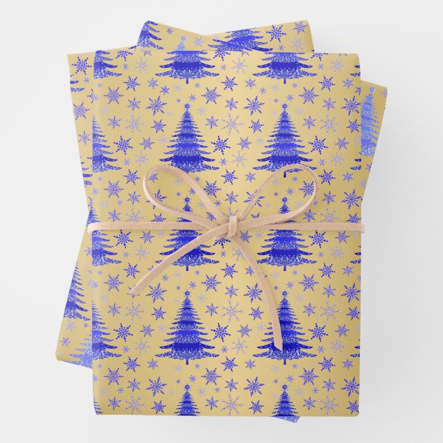 Feuille De Papier Cadeau Métallurgique Bleu Arbres de Noël Motif (En situation)