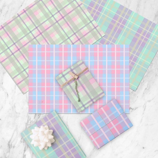 Feuille De Papier Cadeau Mignons motifs carreaux de fête d'anniversaire pas (Créateur téléchargé)