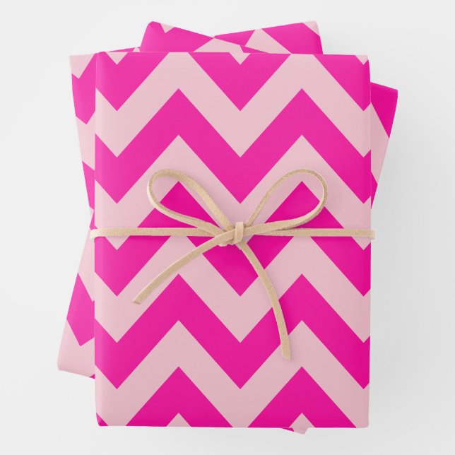 Feuille De Papier Cadeau Motif Chevron rose chaud (En situation)