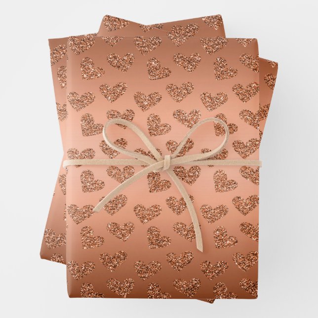 Feuille De Papier Cadeau Motif de Parties scintillant Coeurs de cuivre (En situation)