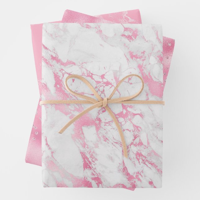 Feuille De Papier Cadeau Motif en marbre rose (En situation)