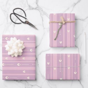 Feuille De Papier Cadeau Motif rayures de cœur rougissant