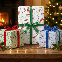 Naughty Wiener Dog voler les lumières des arbres d