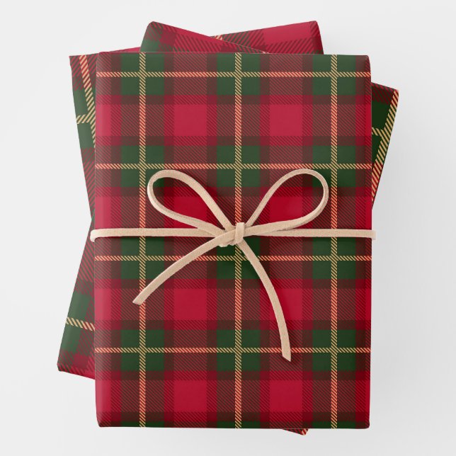 Feuille De Papier Cadeau Noël classique Red Green Plaid Tartan Festive (En situation)