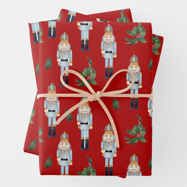 Feuille De Papier Cadeau Noëls bleus de Noël sur rouge (En situation)