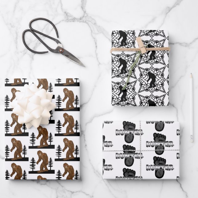 Feuille De Papier Cadeau Noir et blanc Bigfoot Sasquatard Anniversaire (Recto)