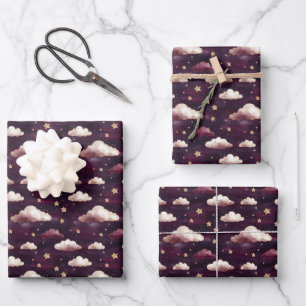 Feuille De Papier Cadeau Nuages et étoiles sur violet foncé