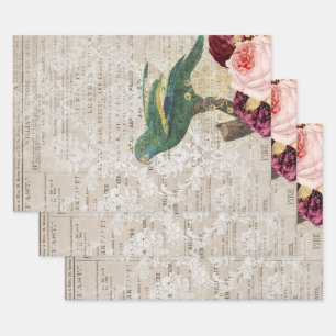 Feuille De Papier Cadeau Perroquet vert avec Roses dans un journal