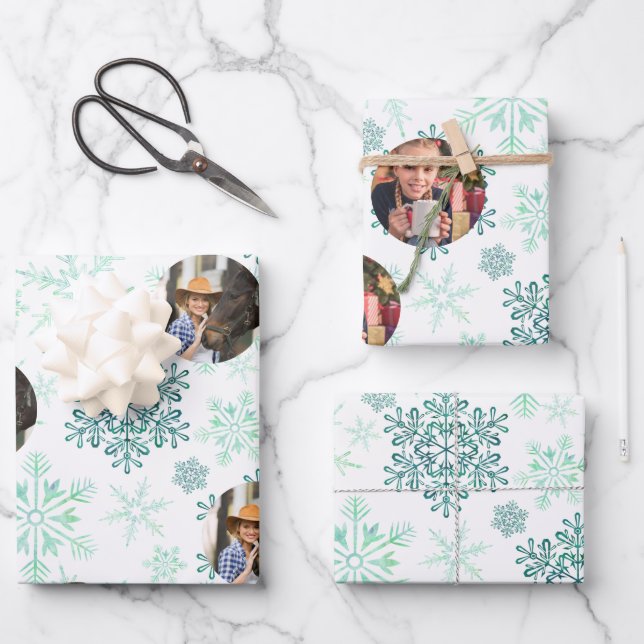 Feuille De Papier Cadeau Photo personnalisée Green Snowflakes Set de 3 (Recto)