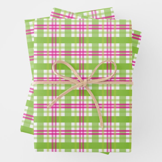 Feuille De Papier Cadeau Plaid rose et vert (En situation)
