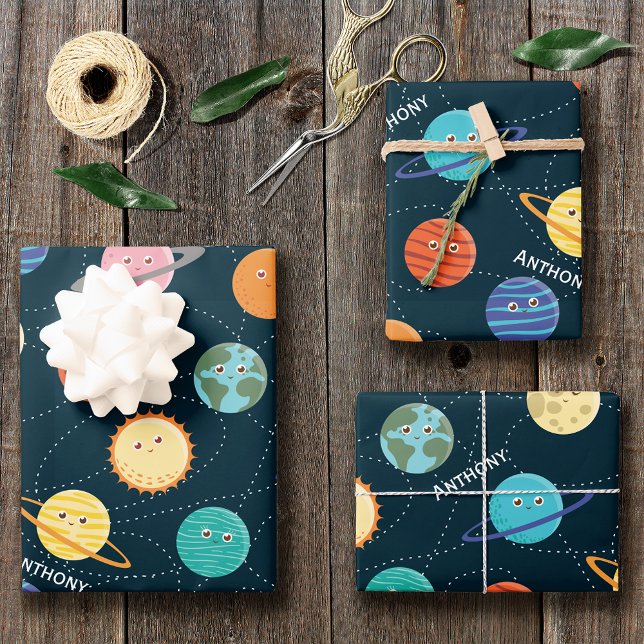 Feuille De Papier Cadeau Planètes de système solaire amusant Motif pour enf (Créateur téléchargé)